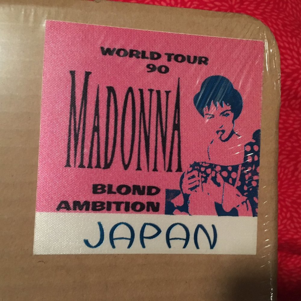Madonna Backstage Passes Blond Girlie 👀👈🥰 - Picture 6 of 9